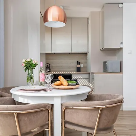 Allure Apartment Golden Harbour By Renters Prestige * 科沃布热格