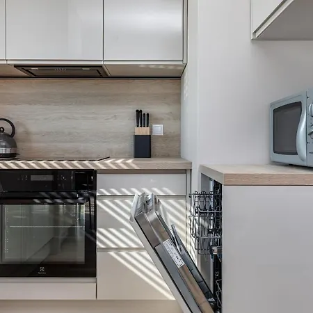 公寓 Allure Apartment Golden Harbour By Renters Prestige *