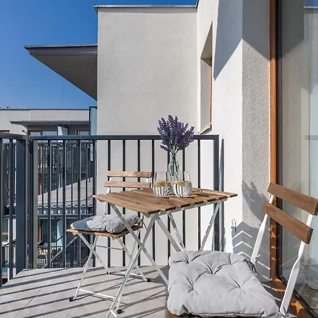 公寓 Allure Apartment Golden Harbour By Renters Prestige *
