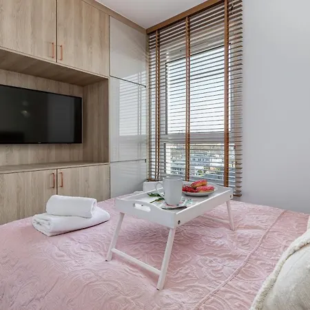Allure Apartment Golden Harbour By Renters Prestige * 科沃布热格